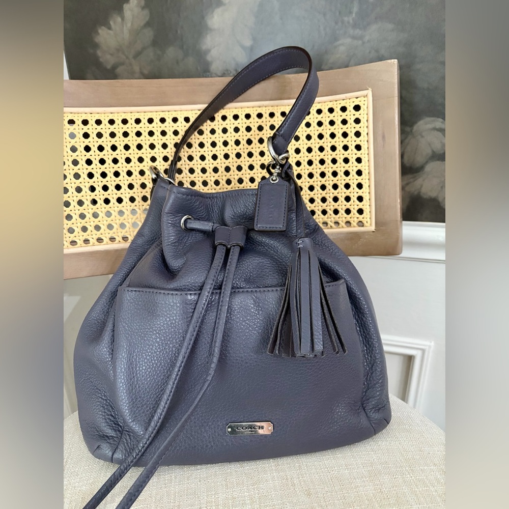 Vintage Avery Pebbled Leather Drawstring Bucket Bag | Classic Shoulder Bag